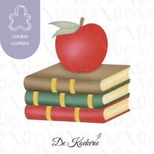 Productafbeelding van een koekuitsteker in de vorm van drie boeken met een appeltje erop.